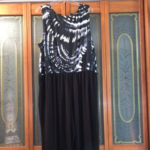 NEW: One piece Pantsuit Sc 3x. Black and White